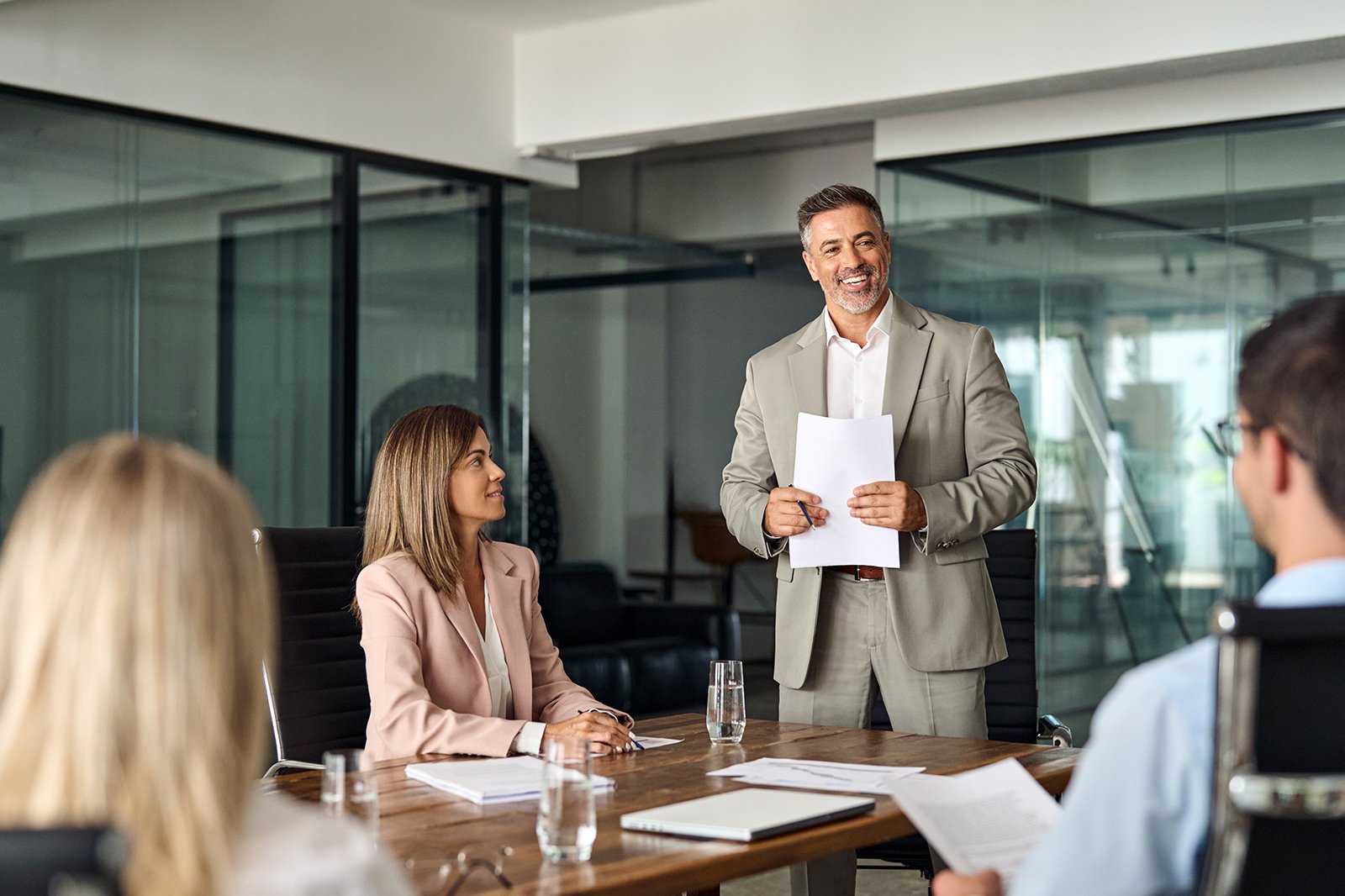  Outsourcing investor relations team