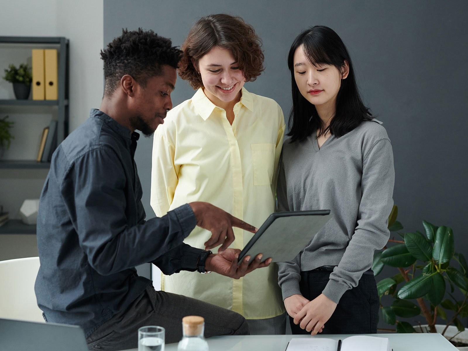 Why Is Internal Brand Engagement Crucial? (And How To Improve It)